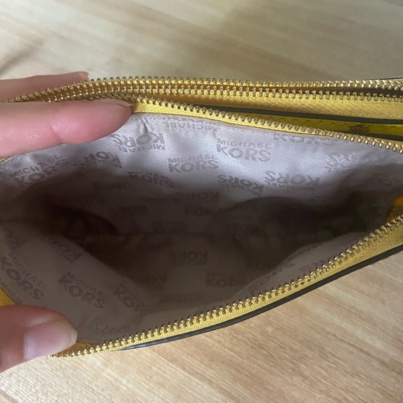 Michael Kors Jet Set Travel Wristlet - Picture 6 of 7